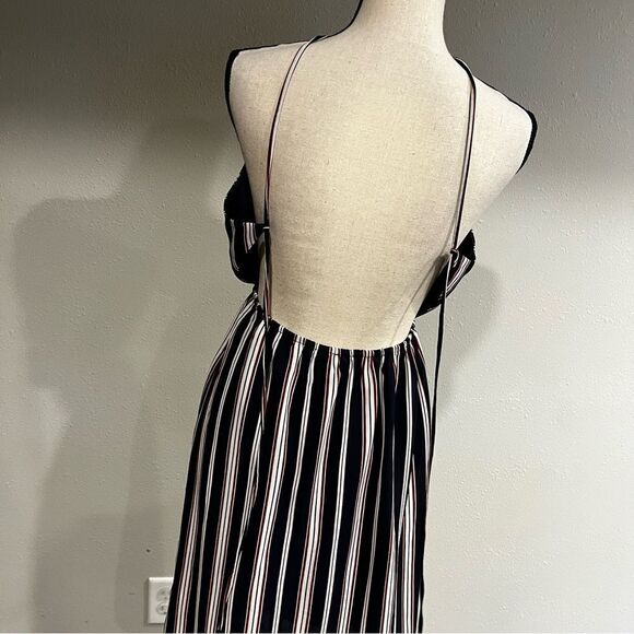 Striped halter dress with open back laced details - Picture 7 of 12